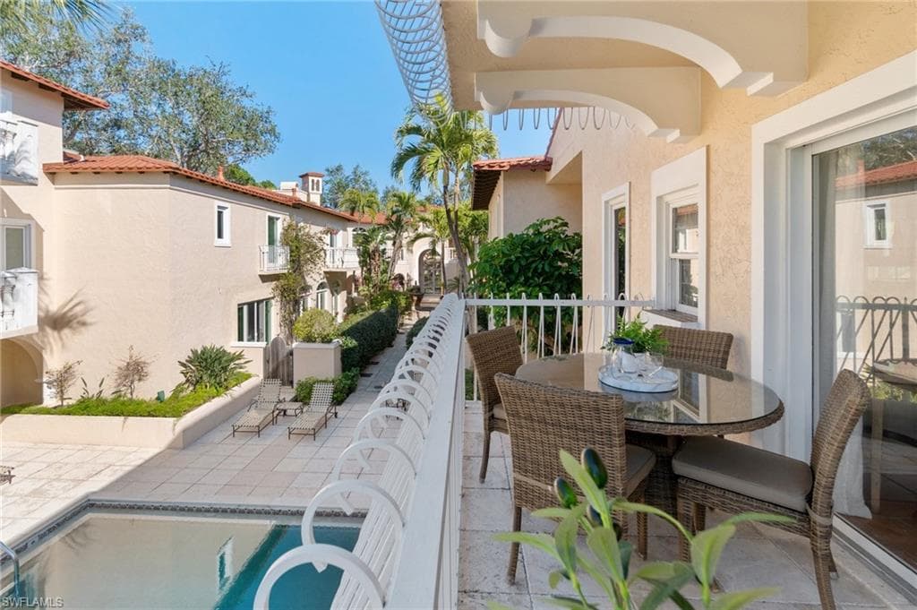 350 3rd Ave S 2b, Naples, FL 34102-36