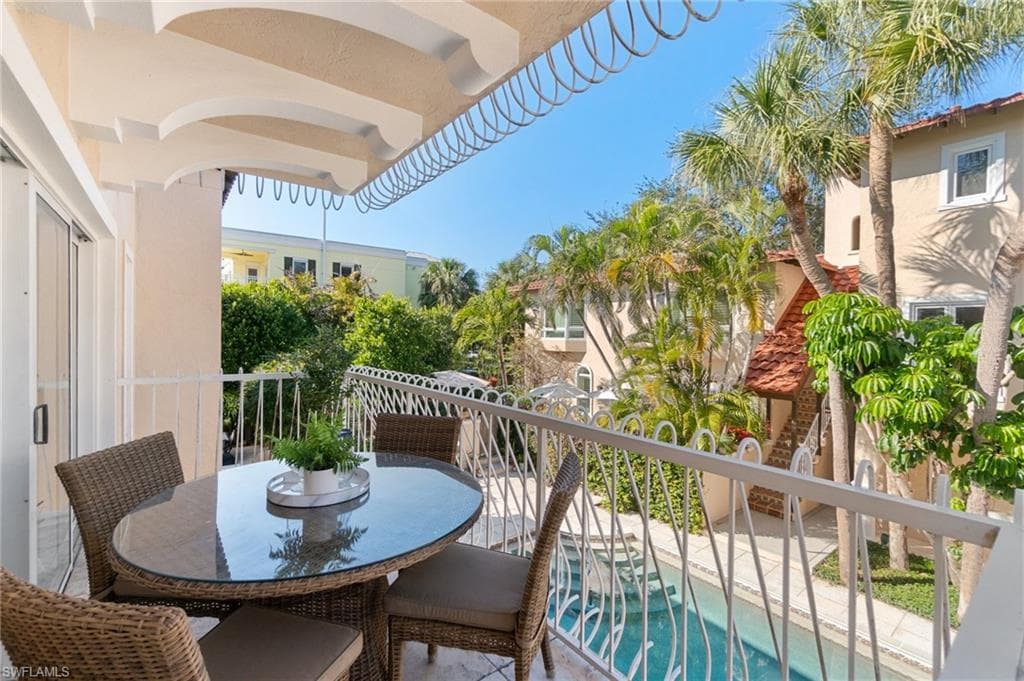 350 3rd Ave S 2b, Naples, FL 34102-37