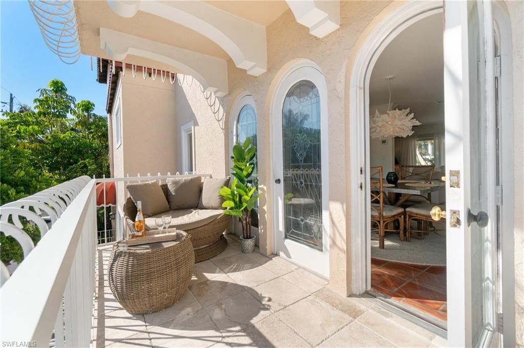 350 3rd Ave S 2b, Naples, FL 34102-38