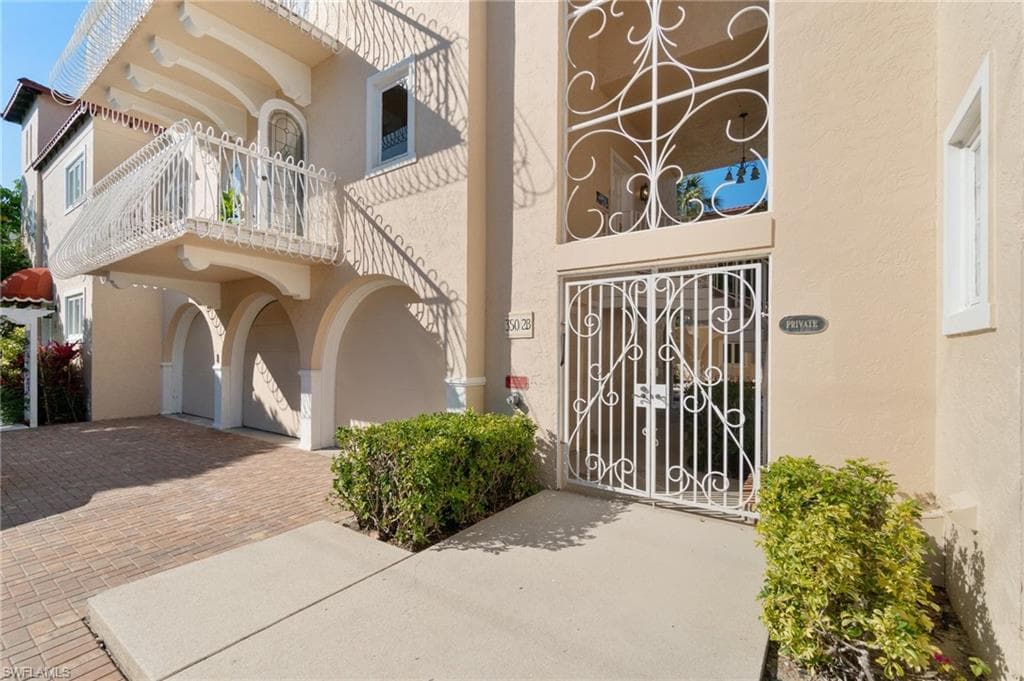 350 3rd Ave S 2b, Naples, FL 34102-3