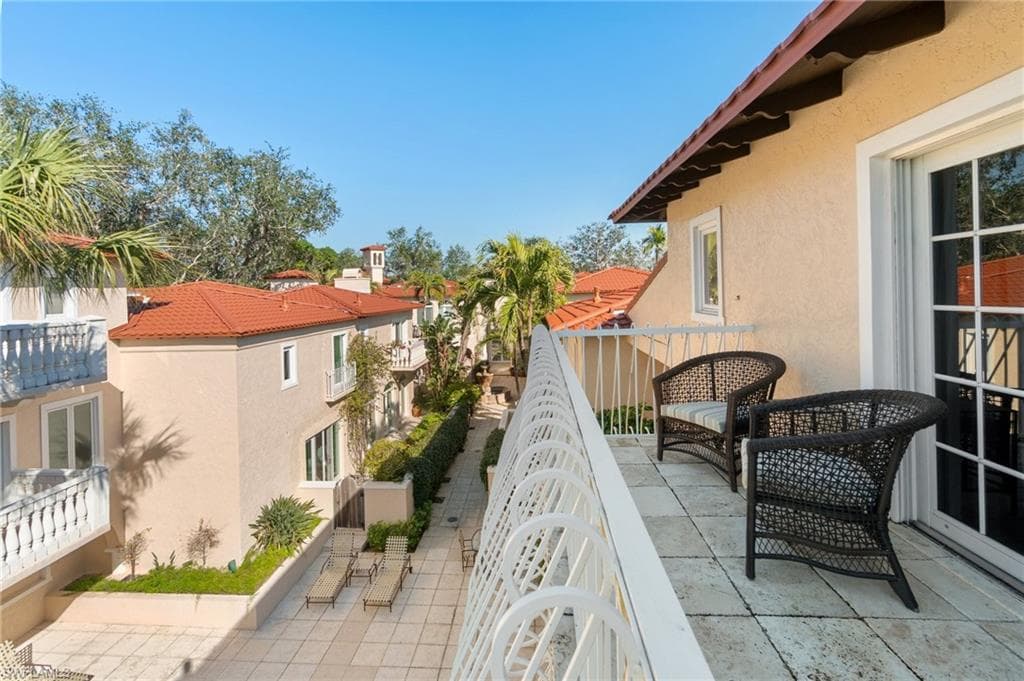 350 3rd Ave S 2b, Naples, FL 34102-40