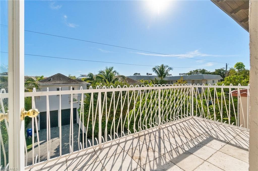 350 3rd Ave S 2b, Naples, FL 34102-41