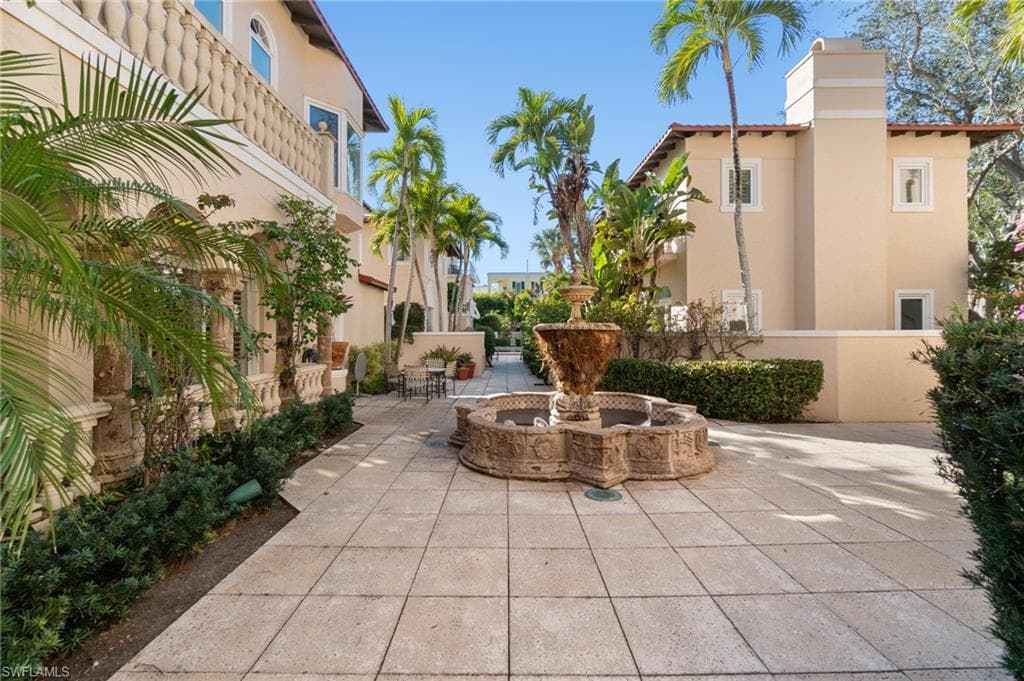 350 3rd Ave S 2b, Naples, FL 34102-42