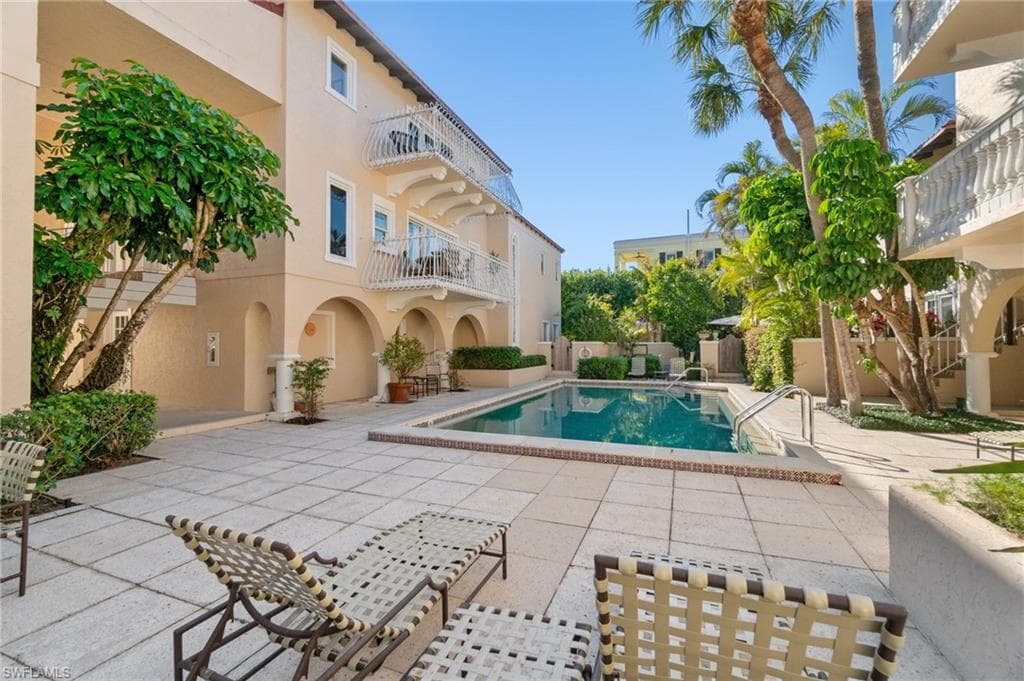 350 3rd Ave S 2b, Naples, FL 34102-45