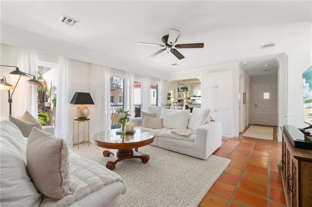350 3rd Ave S 2b, Naples, FL 34102-5