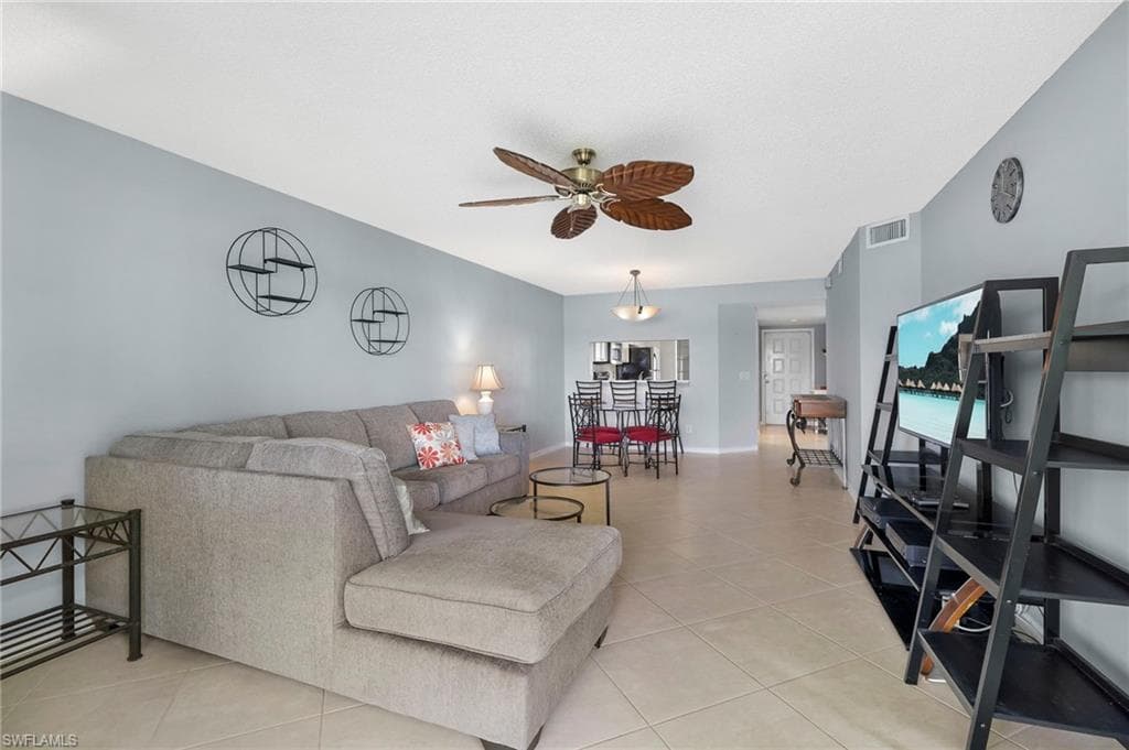7706 Jewel Ln 101, Naples, FL 34109-9