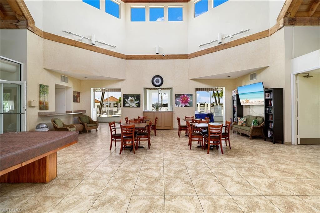 7706 Jewel Ln 101, Naples, FL 34109-27