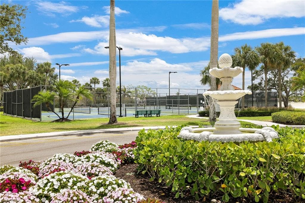 7706 Jewel Ln 101, Naples, FL 34109-32