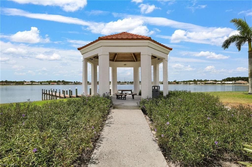 7706 Jewel Ln 101, Naples, FL 34109-38