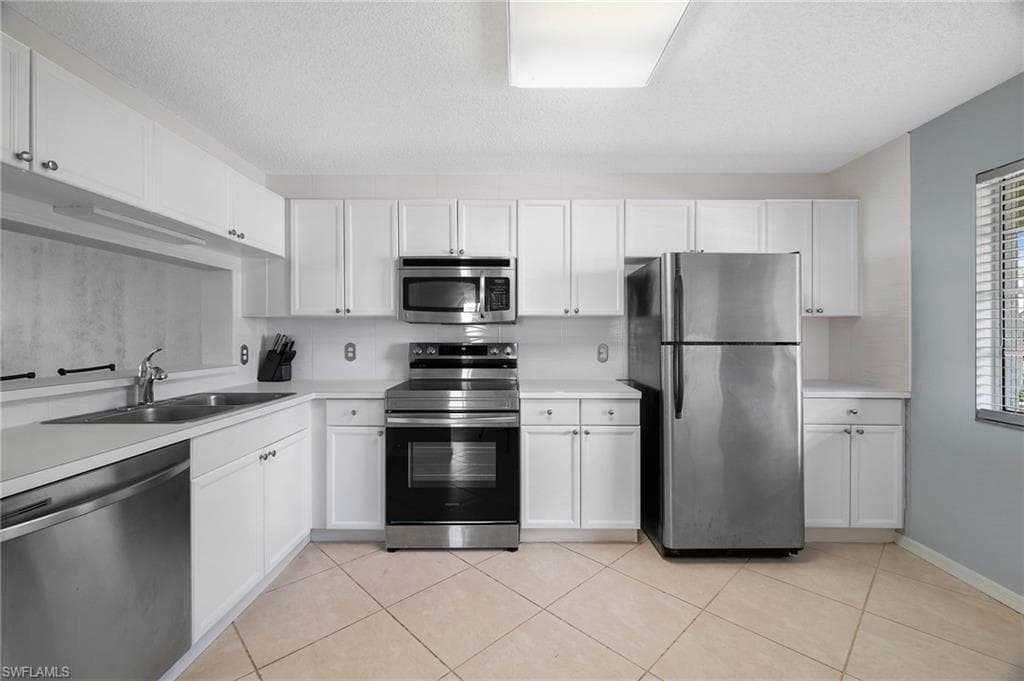 7706 Jewel Ln 101, Naples, FL 34109-4