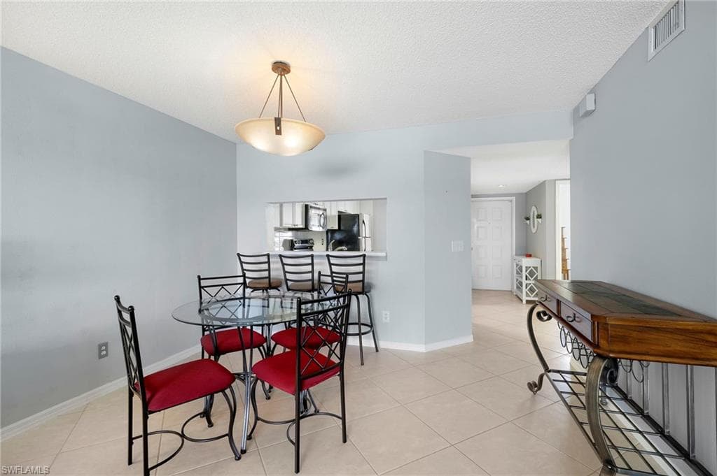7706 Jewel Ln 101, Naples, FL 34109-8