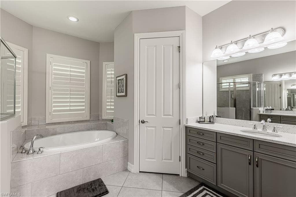 7307 Acorn Way, Naples, FL 34119-10