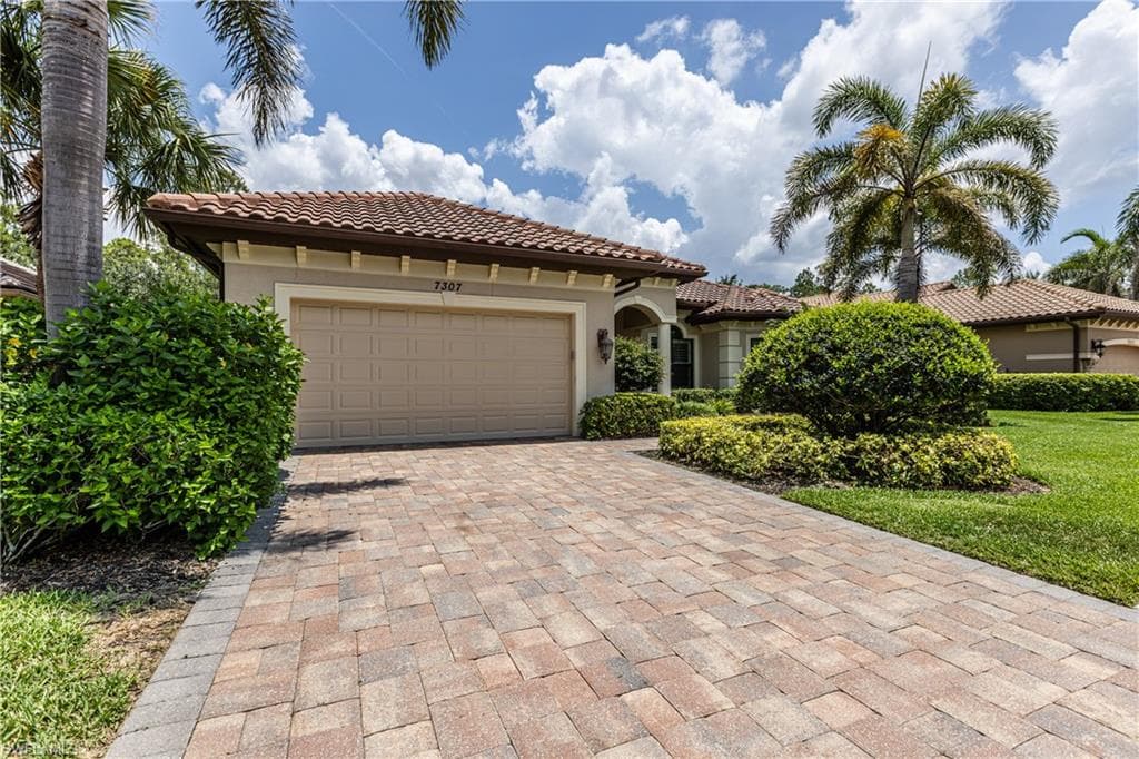 7307 Acorn Way, Naples, FL 34119-24