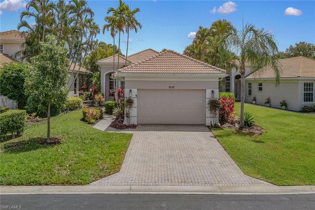 8540 Pepper Tree Way, Naples, FL 34114-3