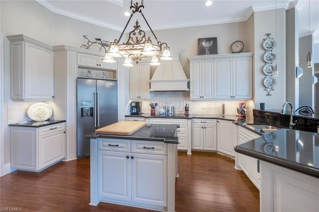 3032 Castalain Ct, Naples, FL 34105-12