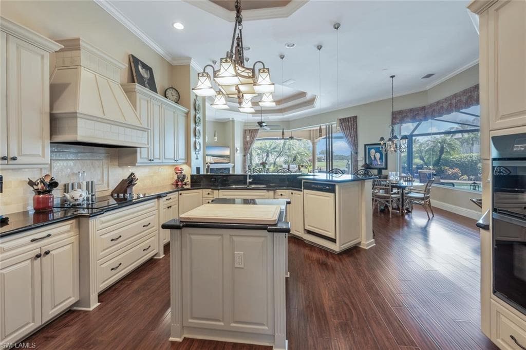 3032 Castalain Ct, Naples, FL 34105-13