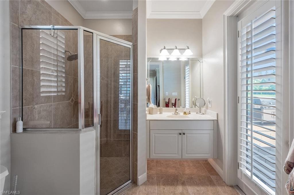 3032 Castalain Ct, Naples, FL 34105-28