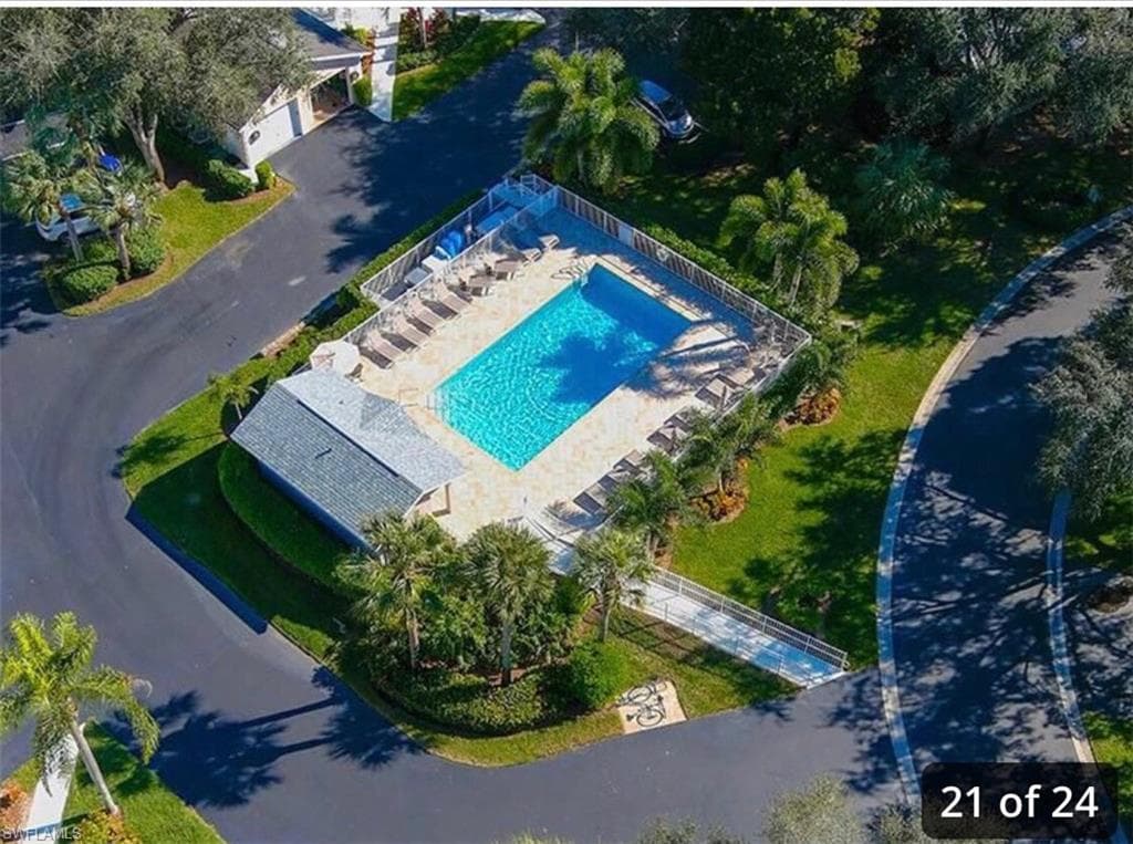 773 Wiggins Lake Dr 102, Naples, FL 34110-6