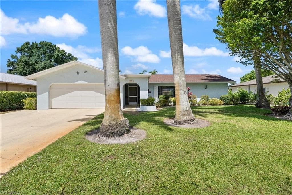 903 Roseate Dr, Naples, FL 34104-4