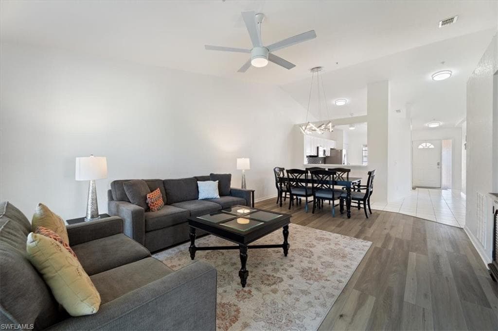 9060 Michael Cir 2, Naples, FL 34113-10