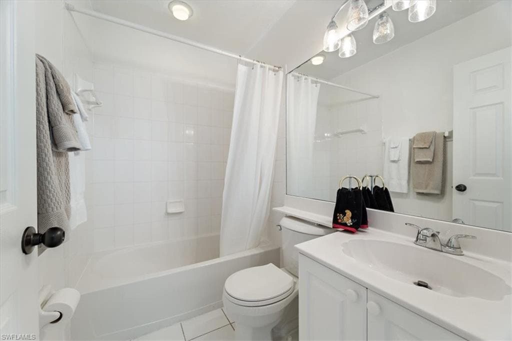 9060 Michael Cir 2, Naples, FL 34113-26