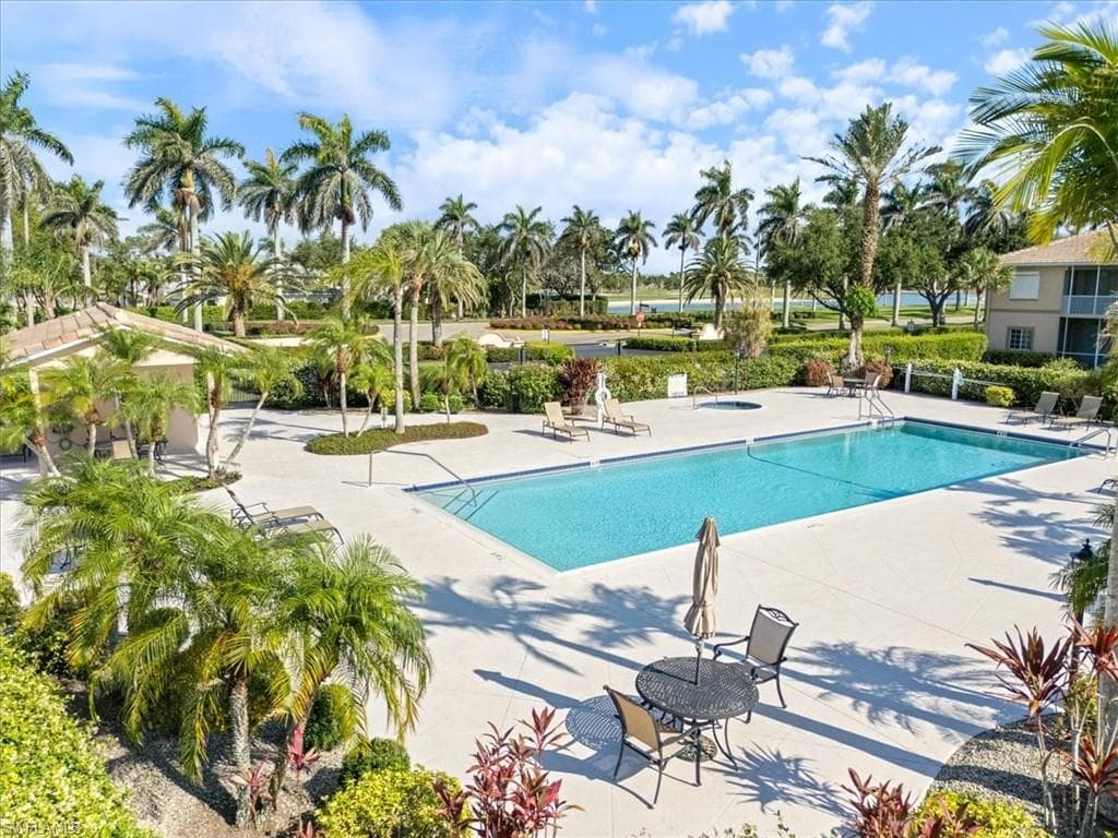 9060 Michael Cir 2, Naples, FL 34113-4