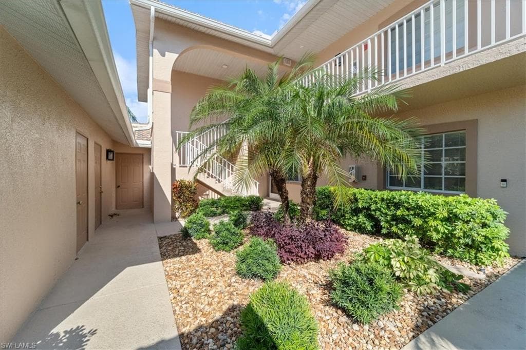 9060 Michael Cir 2, Naples, FL 34113-5