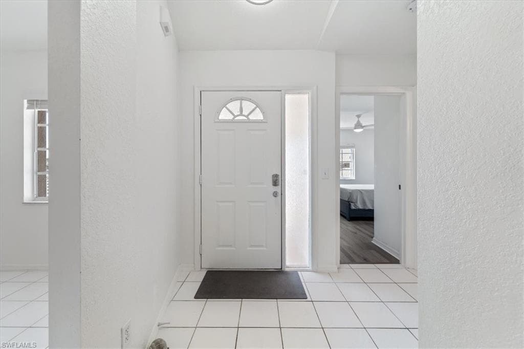 9060 Michael Cir 2, Naples, FL 34113-7