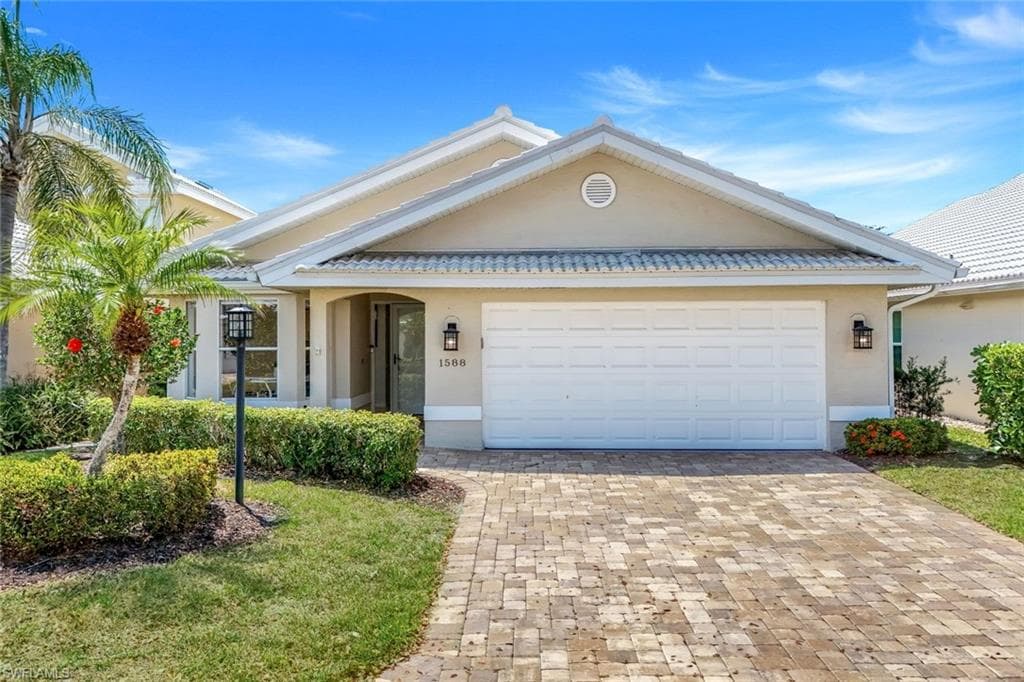 1588 Weybridge Cir 51, Naples, FL 34110-25