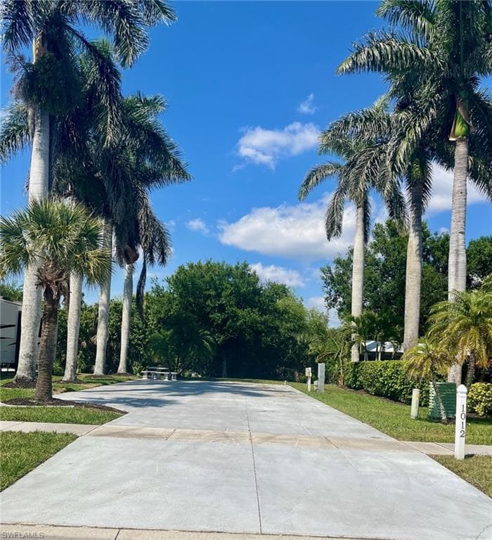 1012 Diamond Lake Cir S, Naples, FL 34114-3
