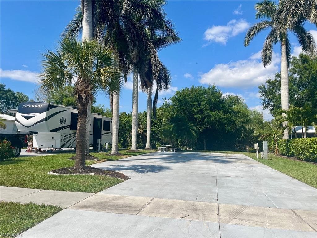 1012 Diamond Lake Cir S, Naples, FL 34114-4