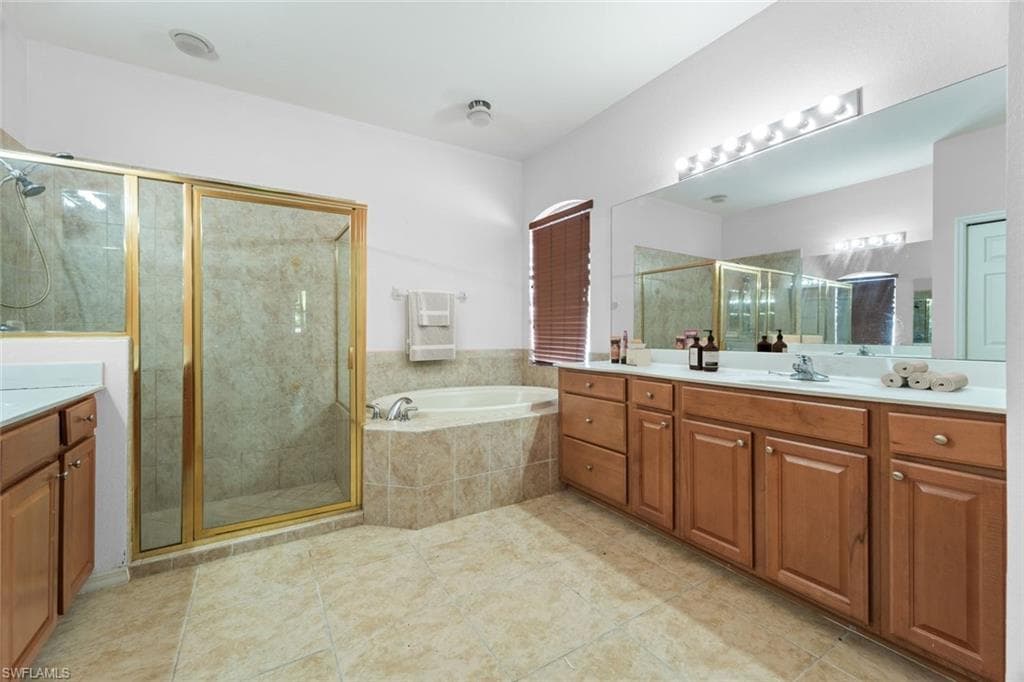 14439 Manchester Dr, Naples, FL 34114-8