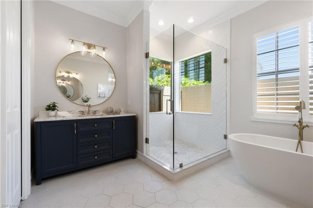 4005 Reflection Ct, Naples, FL 34109-25