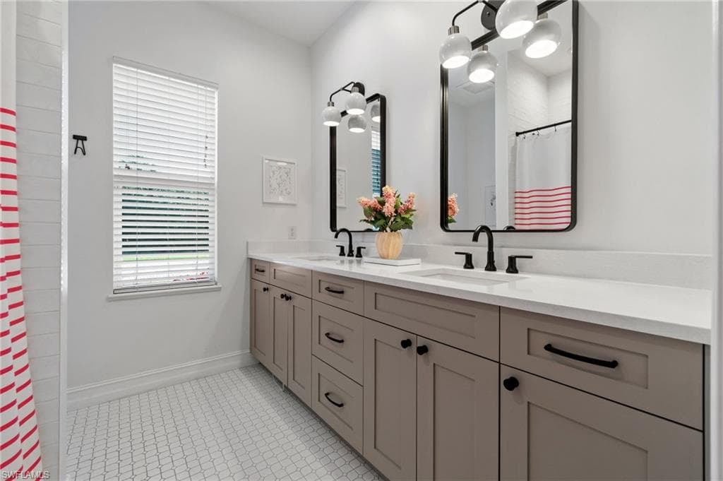 4005 Reflection Ct, Naples, FL 34109-29