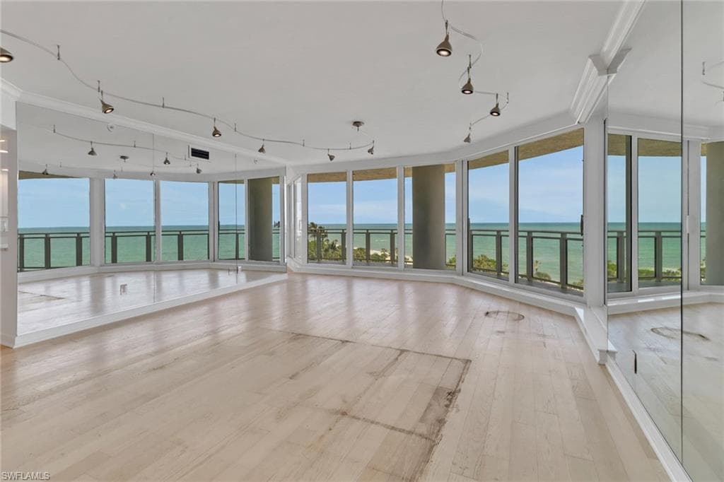 8231 Bay Colony Dr 602, Naples, FL 34108-9