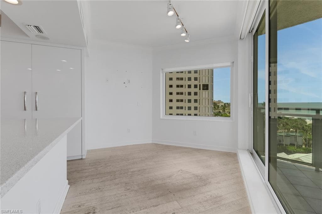 8231 Bay Colony Dr 602, Naples, FL 34108-17