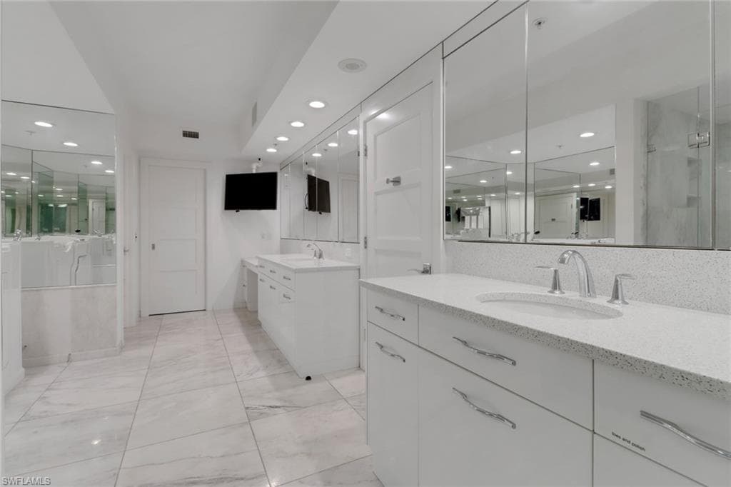 8231 Bay Colony Dr 602, Naples, FL 34108-23