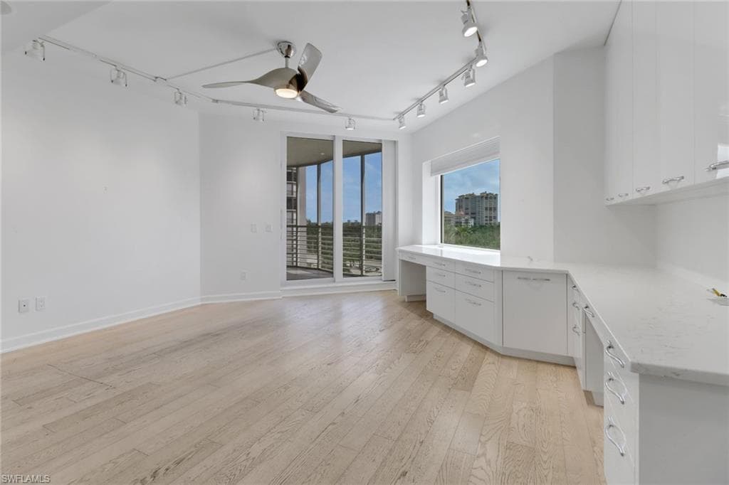 8231 Bay Colony Dr 602, Naples, FL 34108-30