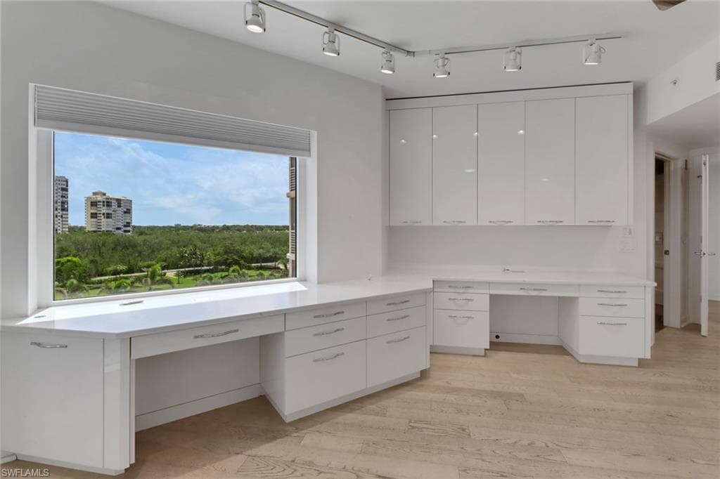 8231 Bay Colony Dr 602, Naples, FL 34108-31