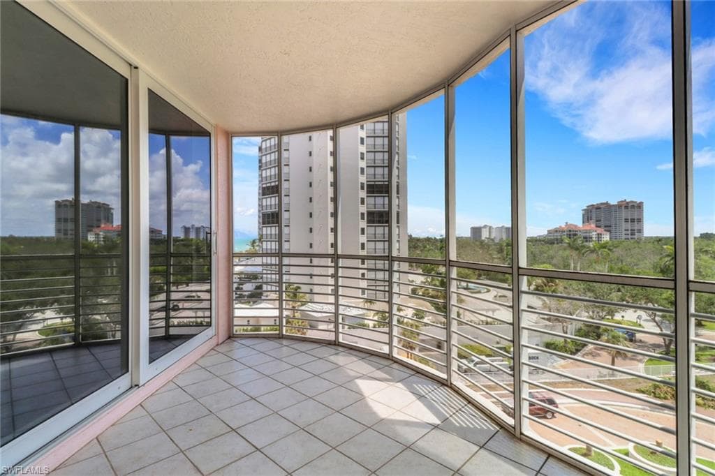 8231 Bay Colony Dr 602, Naples, FL 34108-33