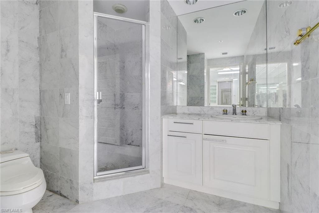 8231 Bay Colony Dr 602, Naples, FL 34108-37