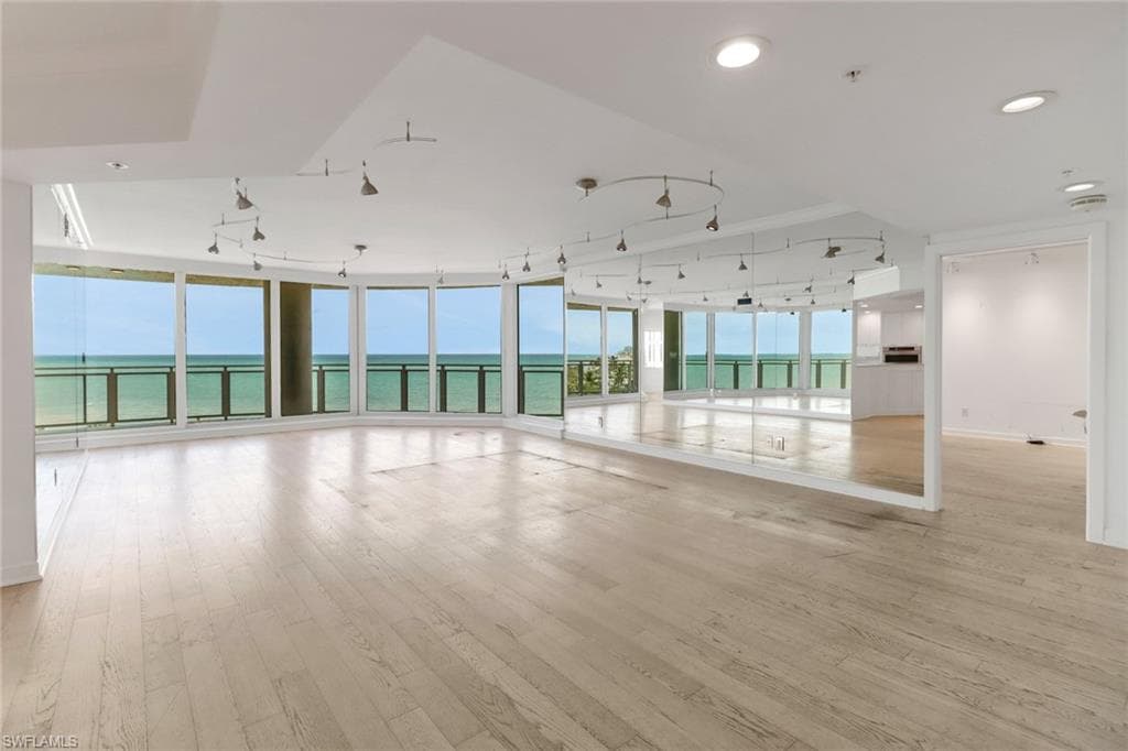 8231 Bay Colony Dr 602, Naples, FL 34108-7