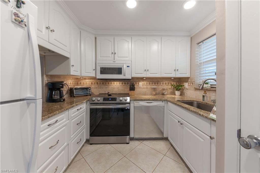 325 Charlemagne Blvd A104, Naples, FL 34112-5