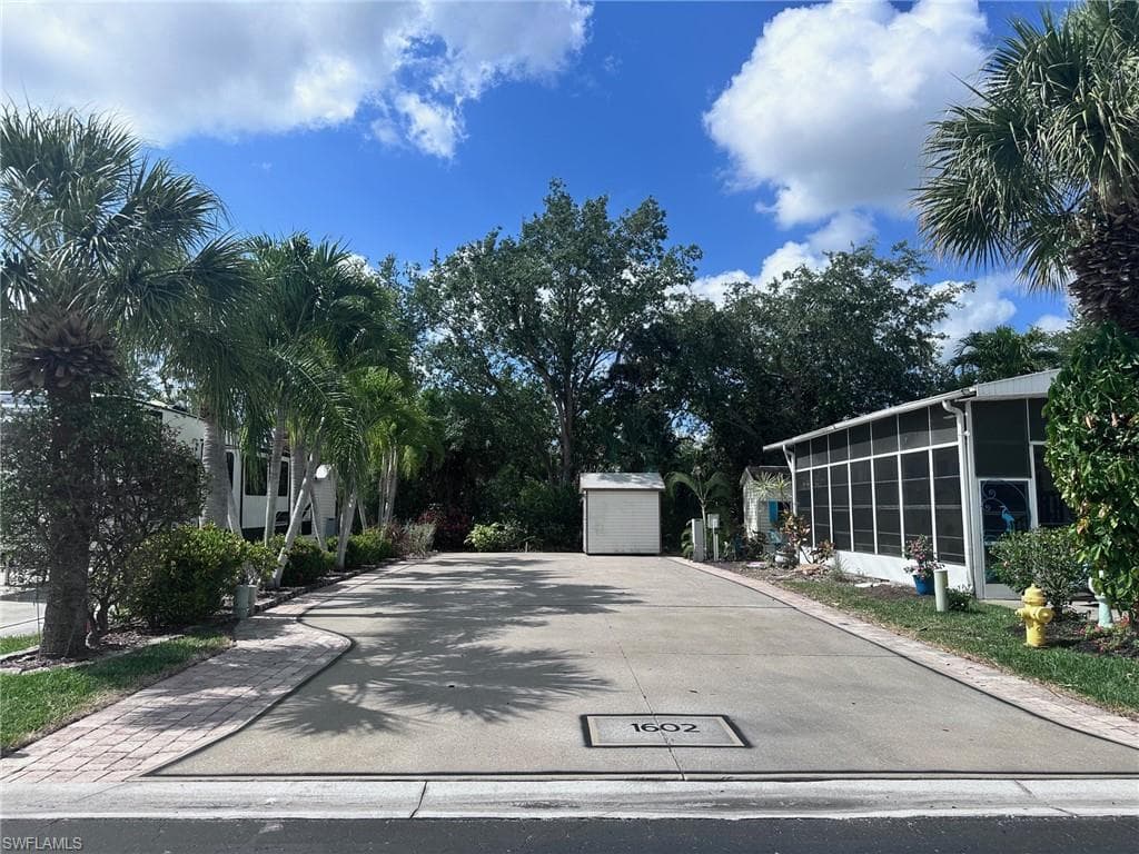 1602 Diamond Lake Cir N, Naples, FL 34114-1