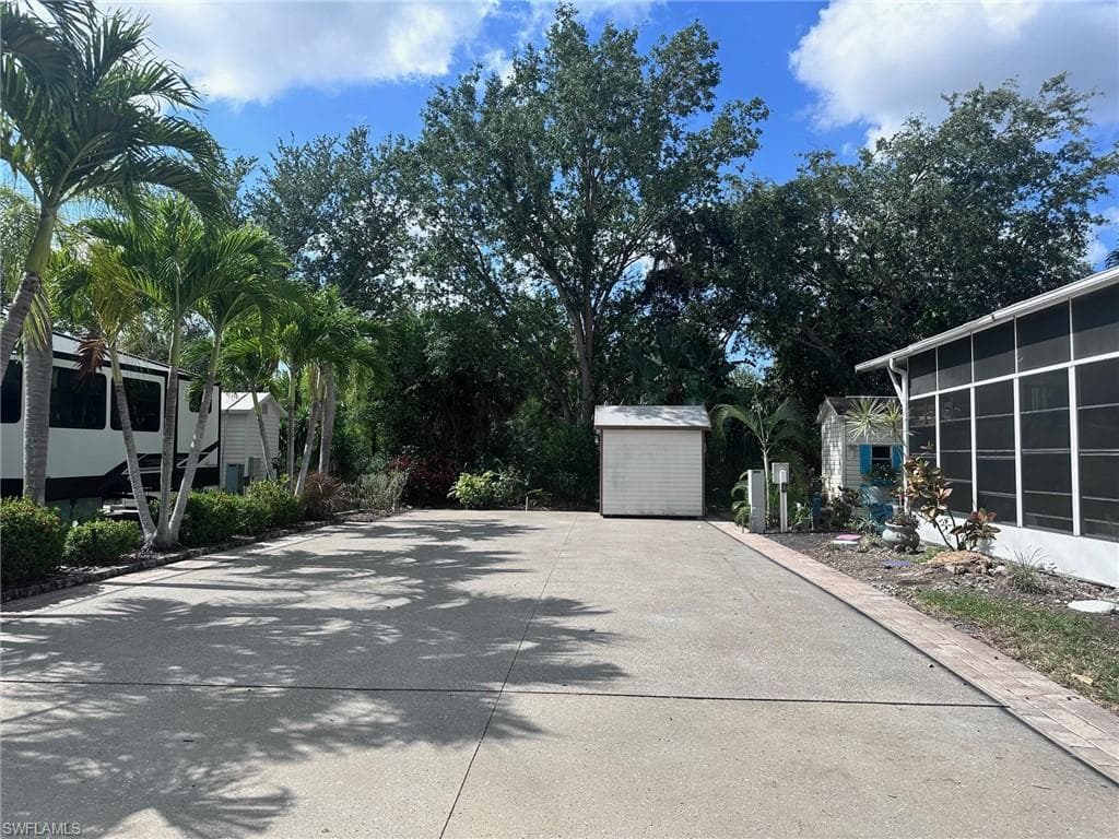 1602 Diamond Lake Cir N, Naples, FL 34114-4