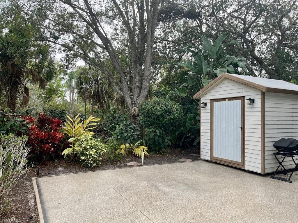 1602 Diamond Lake Cir N, Naples, FL 34114-6