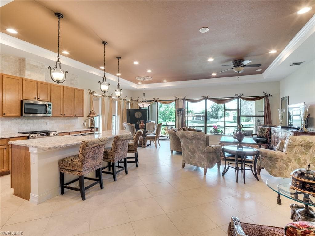 9340 Woodhurst Dr, Naples, FL 34120-9