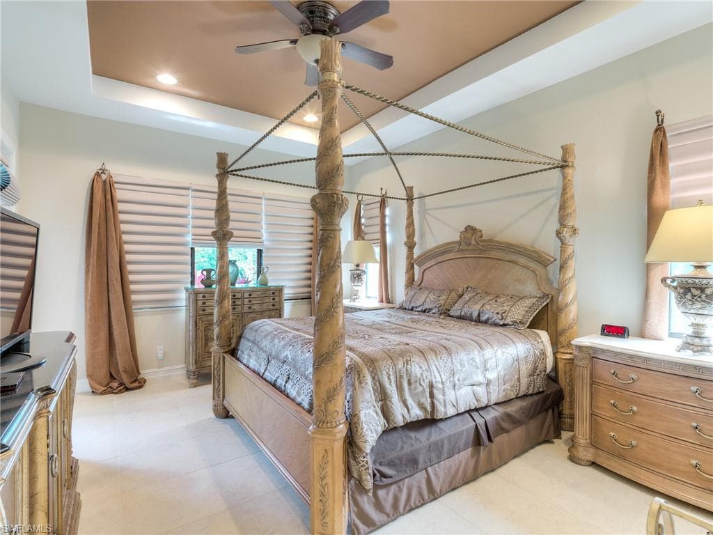 9340 Woodhurst Dr, Naples, FL 34120-10