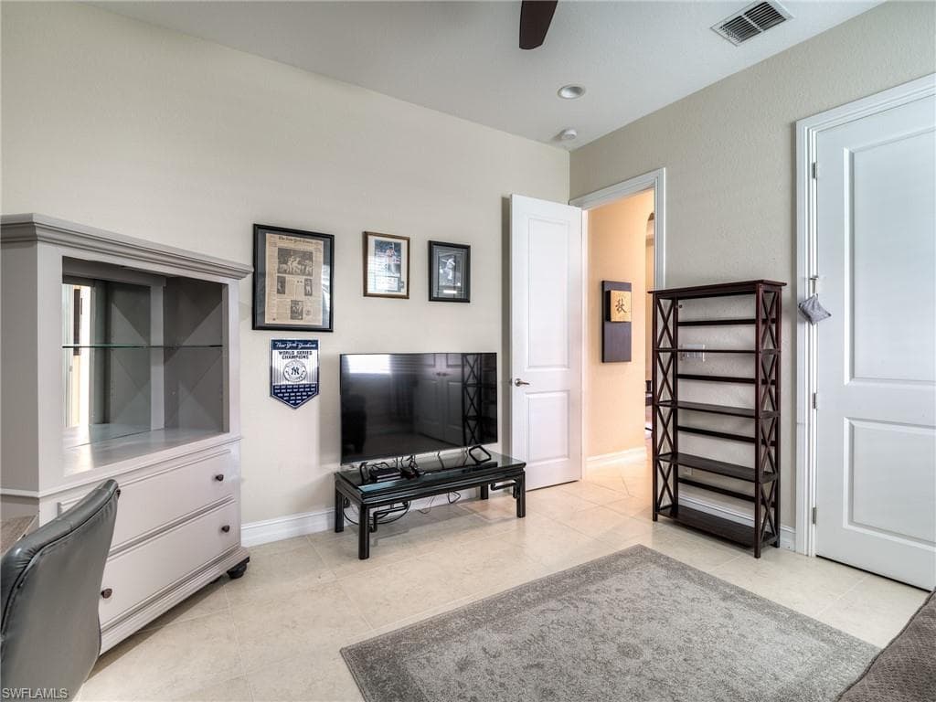 9340 Woodhurst Dr, Naples, FL 34120-17