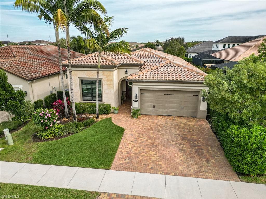 9340 Woodhurst Dr, Naples, FL 34120-21